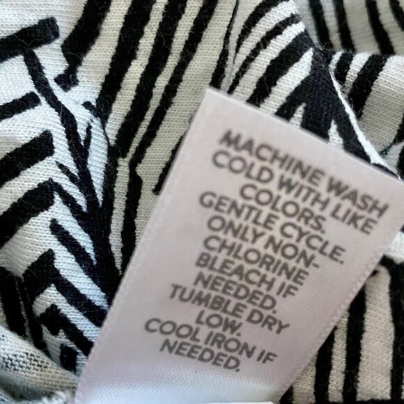 J. Jill Black and Red Floral Print 3/4 Sleeve A-line Tunic Top - Picture 9 of 9